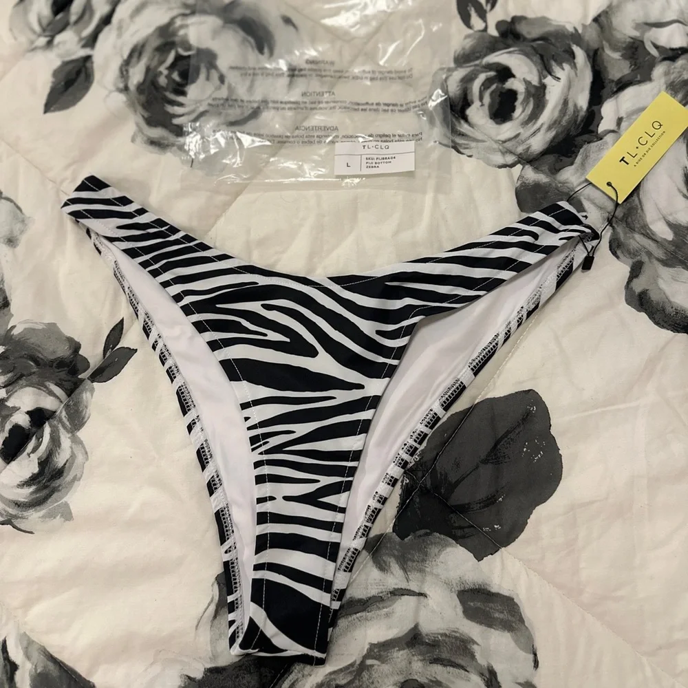 Zebra Bottom - Picture 1 of 5